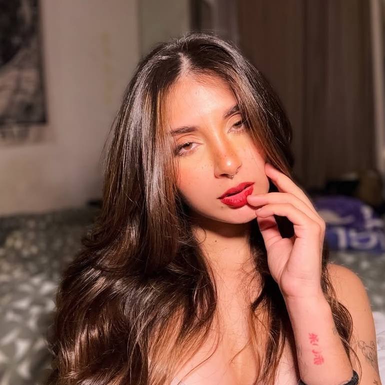 Catia Braccio (White Essence)