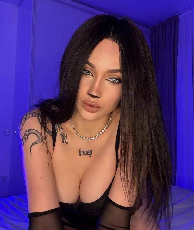 Sophie Sapphire : Onlyfans, età, origine, bio, servizi e curiosità